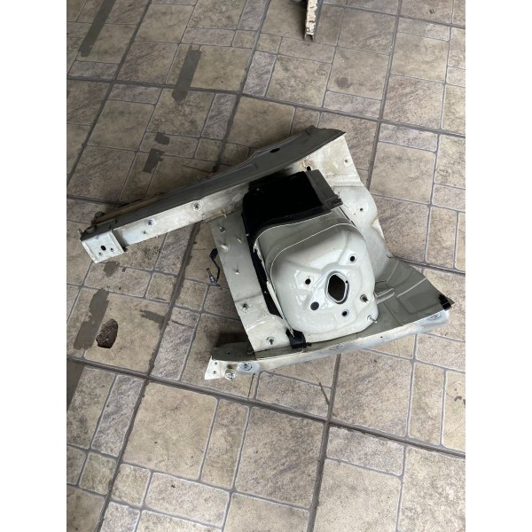 Caixa Roda Longarina Direita C180 2011 2012 2013 2014 Orig.