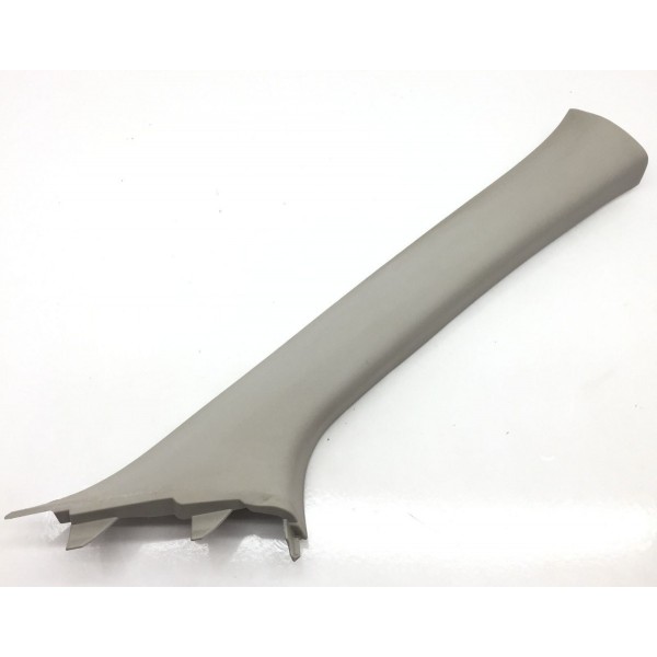 Moldura Coluna Lado Direito Nissan Versa 2015/2019 Original