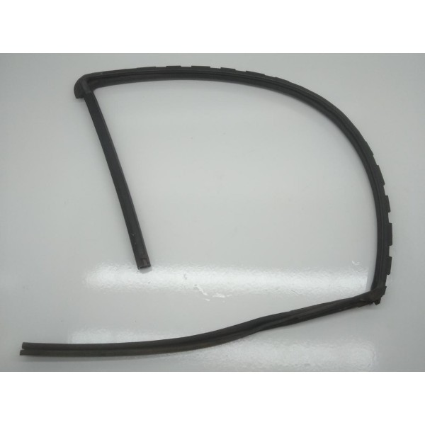 Canaleta Interna Porta Dianteira Direita Nissan Versa 2018