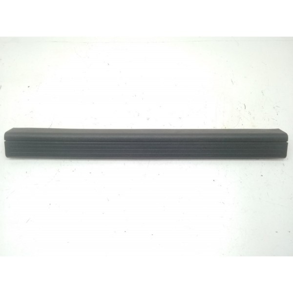 Acabamento Soleira Dianteira Direito Mercedes C180 2012